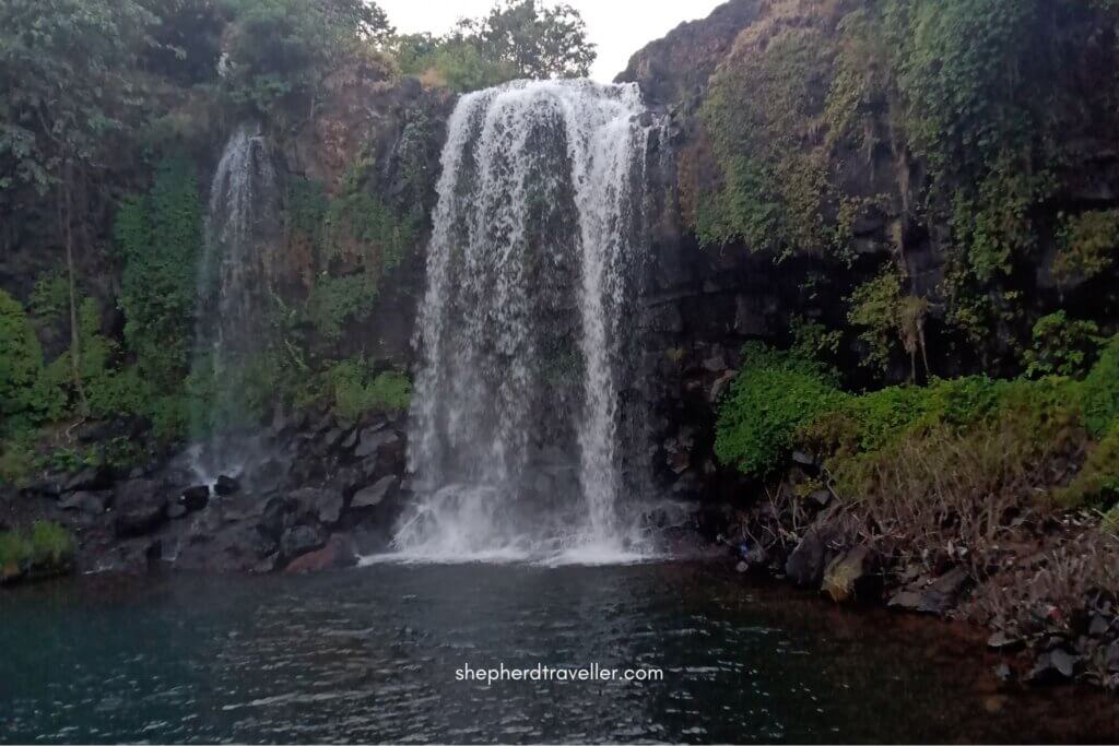 thoseghar waterfall in satara - satara famous hotel