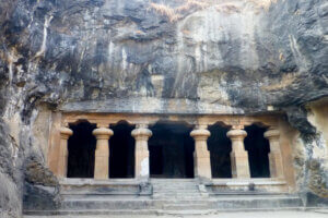 Read more about the article The mystical Elephanta caves on Gharapuri island in Mumbai